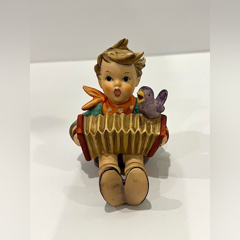 Goebel Hummel Let's Sing 110/1 figurine